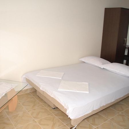 Guest House Evropa 2 Улцин Екстериор снимка