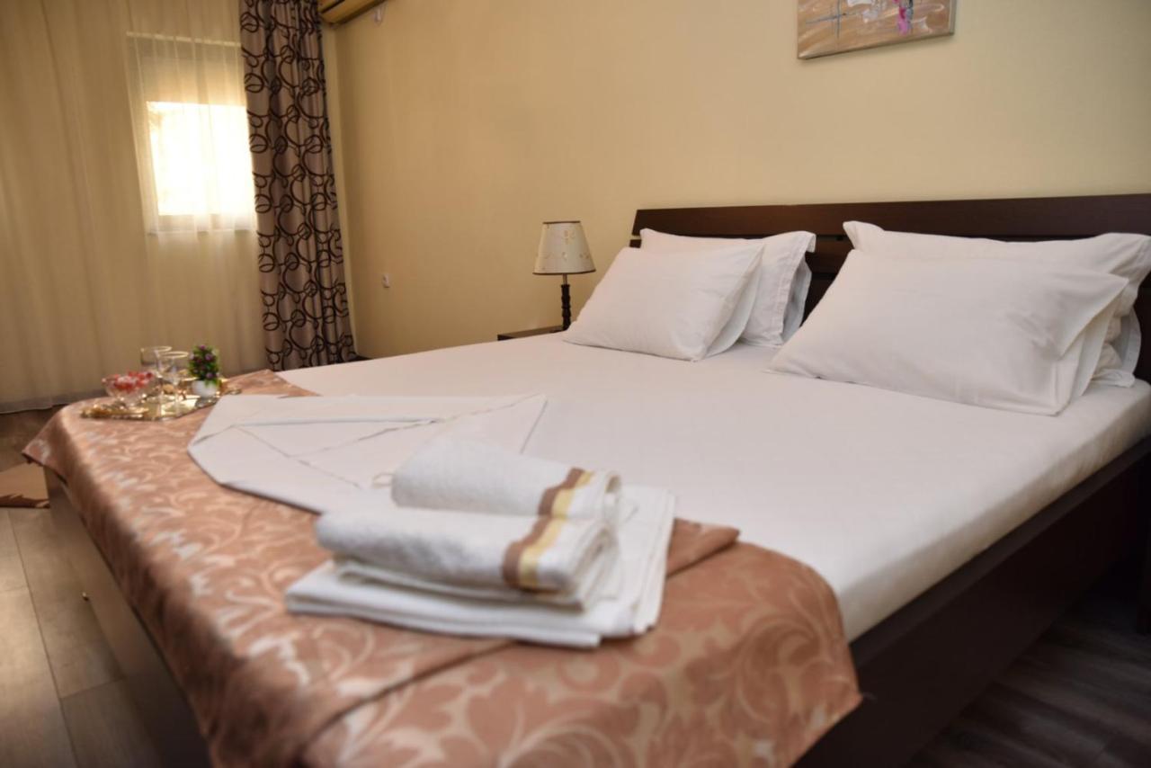 Guest House Evropa 2 Улцин Екстериор снимка