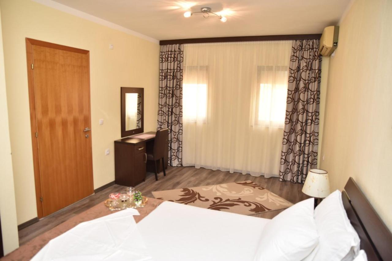 Guest House Evropa 2 Улцин Екстериор снимка