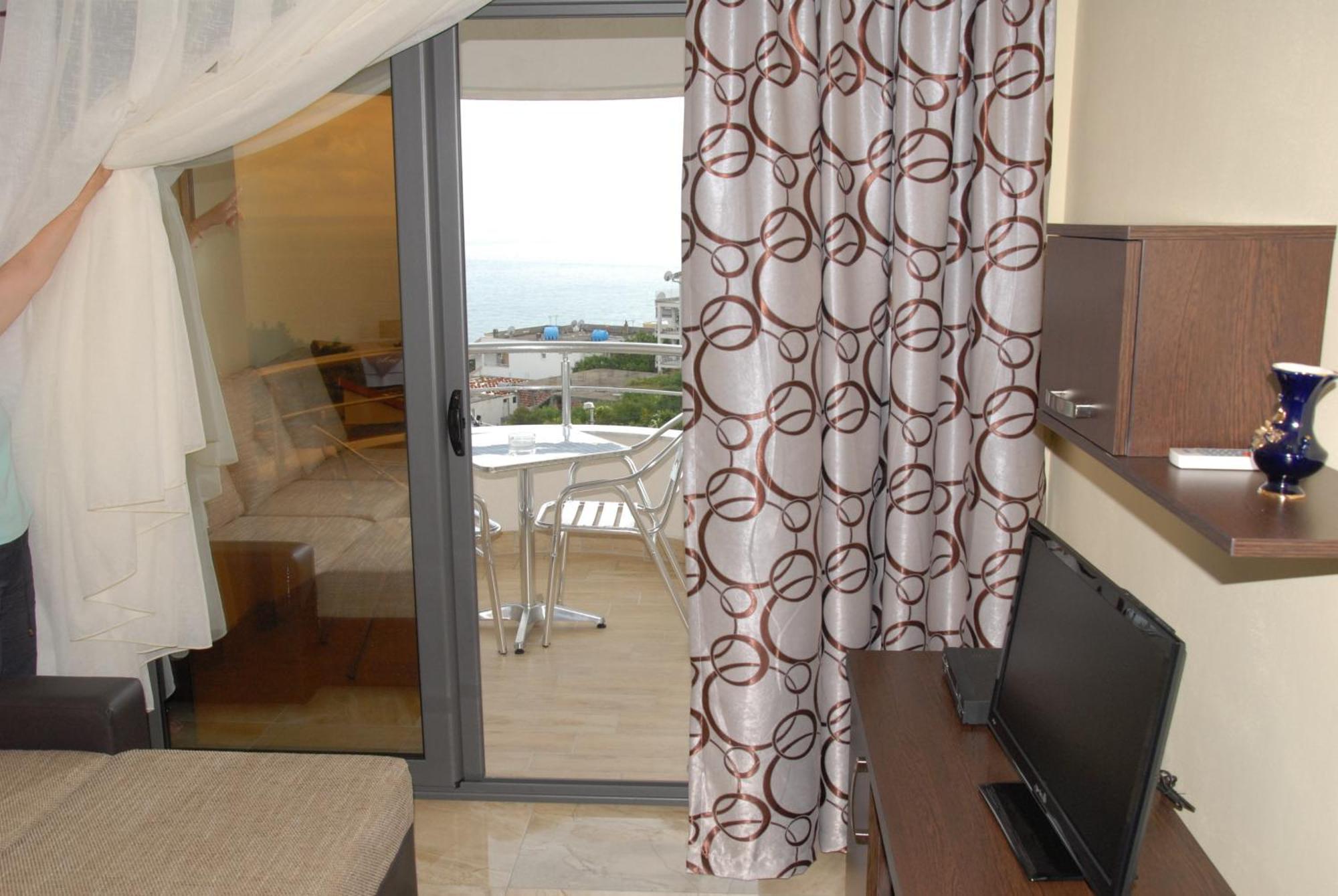Guest House Evropa 2 Улцин Екстериор снимка
