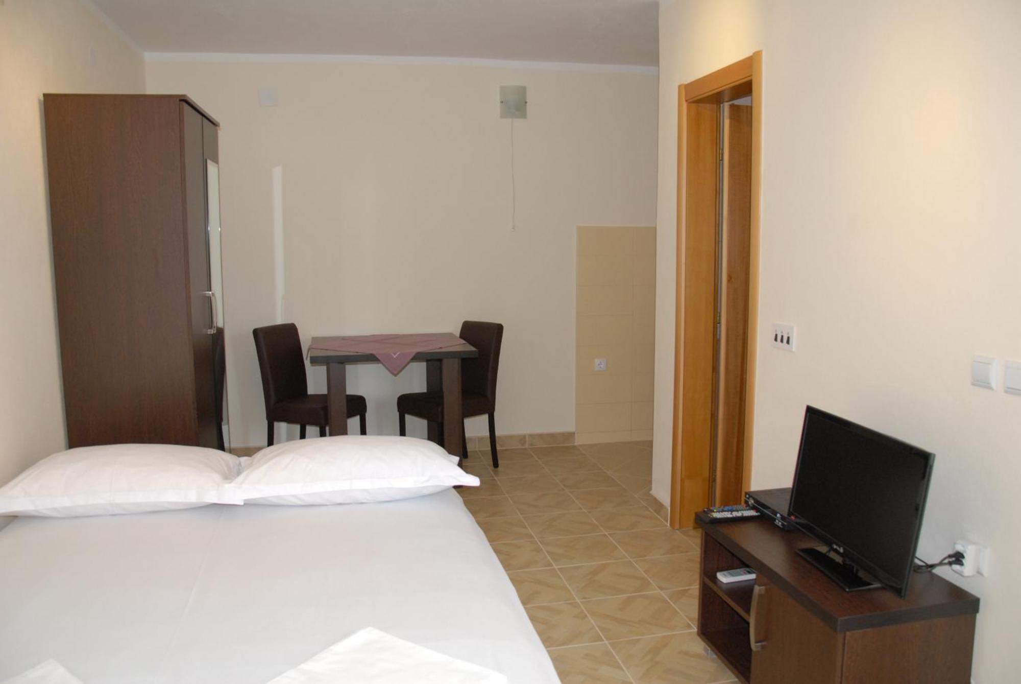 Guest House Evropa 2 Улцин Екстериор снимка
