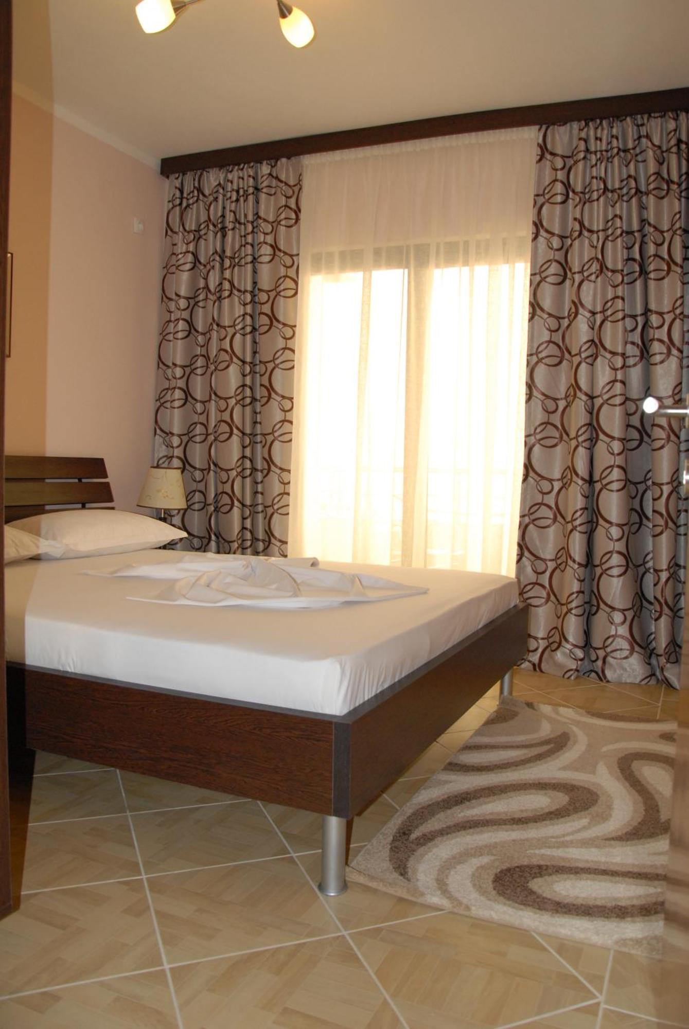 Guest House Evropa 2 Улцин Екстериор снимка