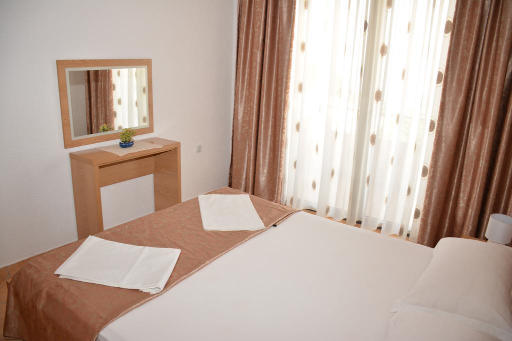 Guest House Evropa 2 Улцин Екстериор снимка