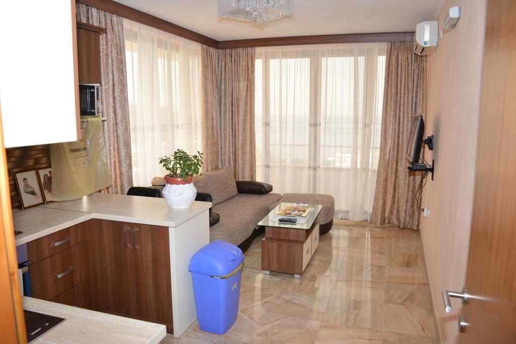 Guest House Evropa 2 Улцин Екстериор снимка